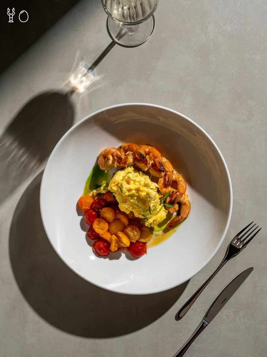 Avocado with omelette and shrimps